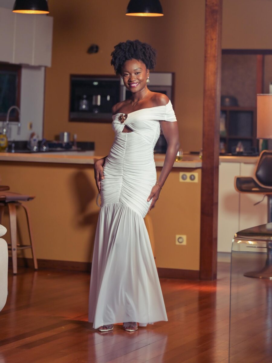 Robe longue blanche drapée